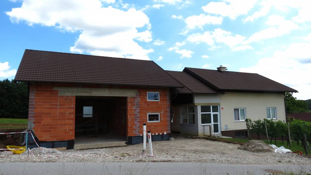 Stanovanjska hiša MOČNA