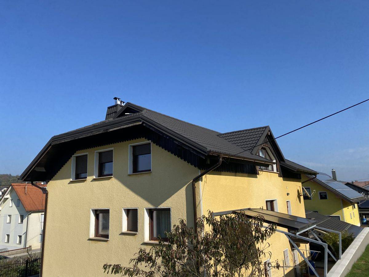 Večstanovanjska hiša