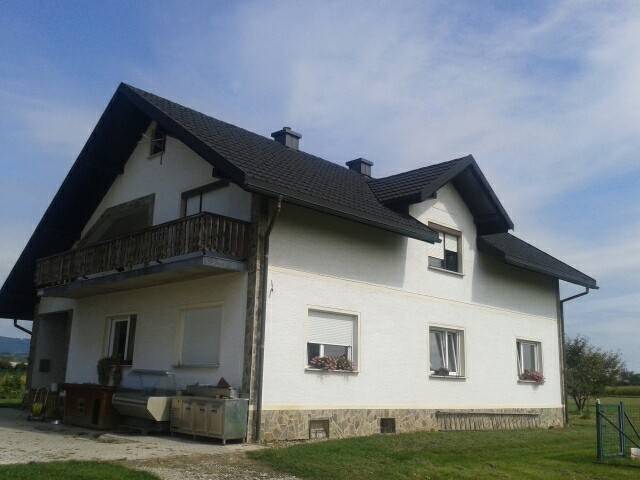 STANOVANJSKA HIŠA BREŽICE