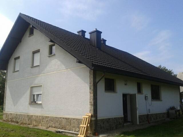 STANOVANJSKA HIŠA BREŽICE