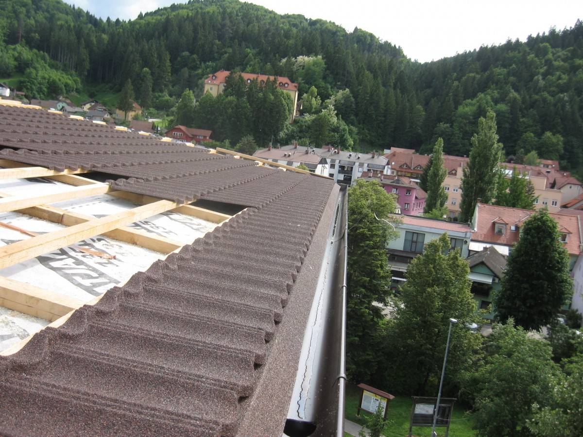 Večstanovanjska hiša