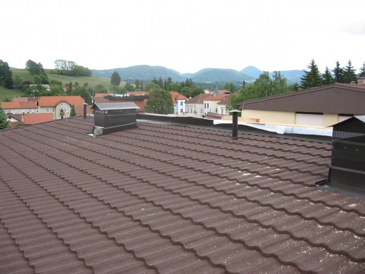 Večstanovanjska hiša