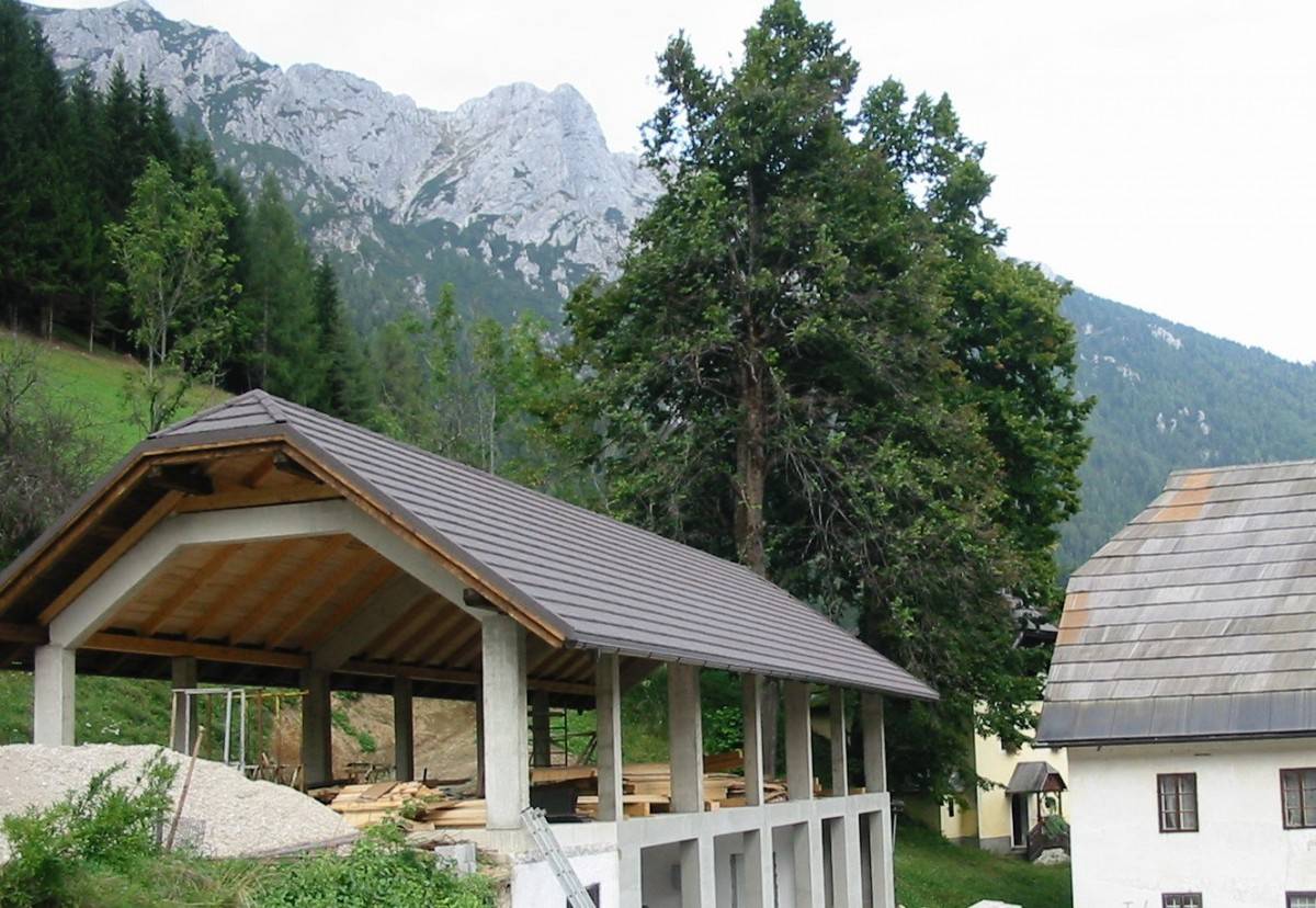 Kritje garaže-kurilnice