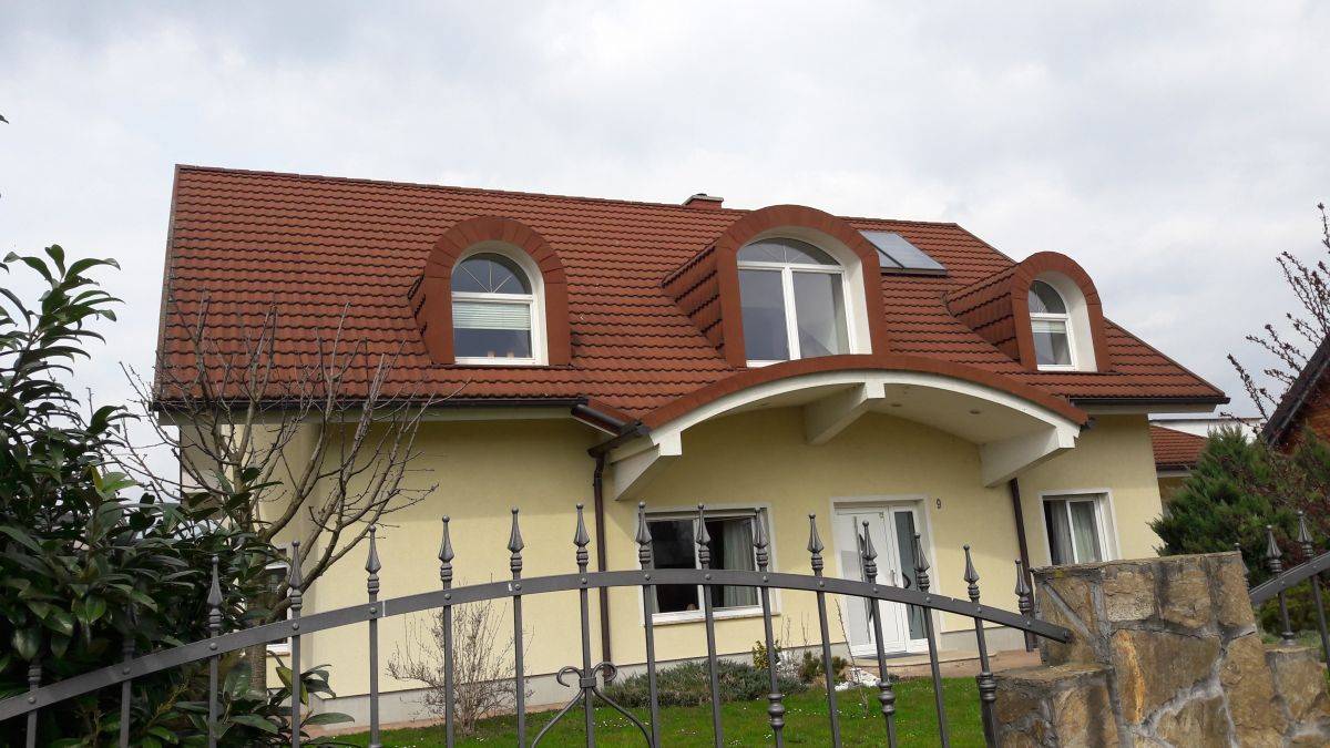 Enodružinska hiša