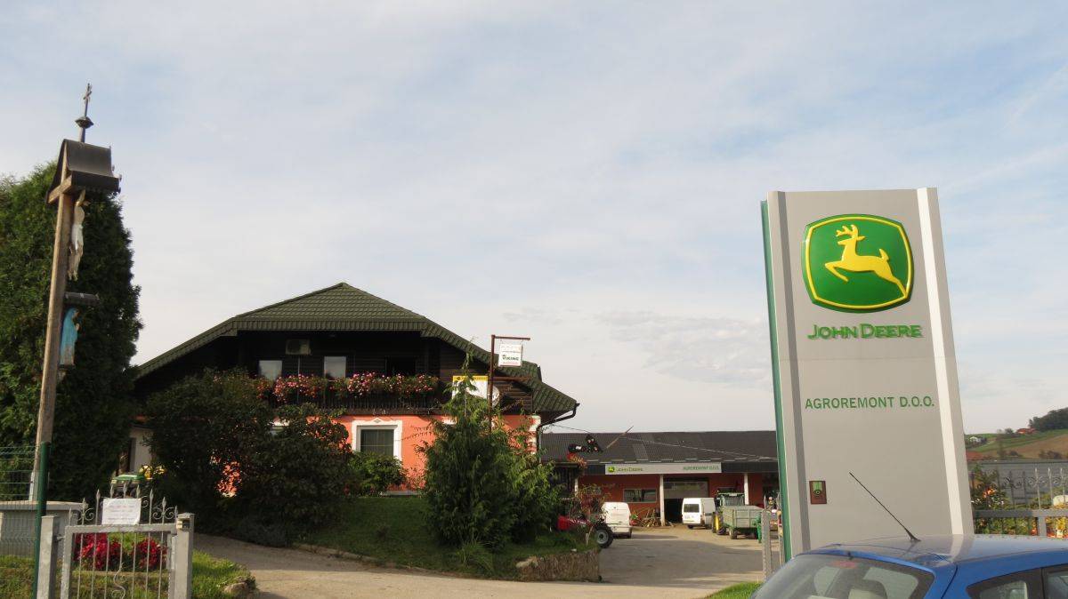 Večstanovanjska hiša