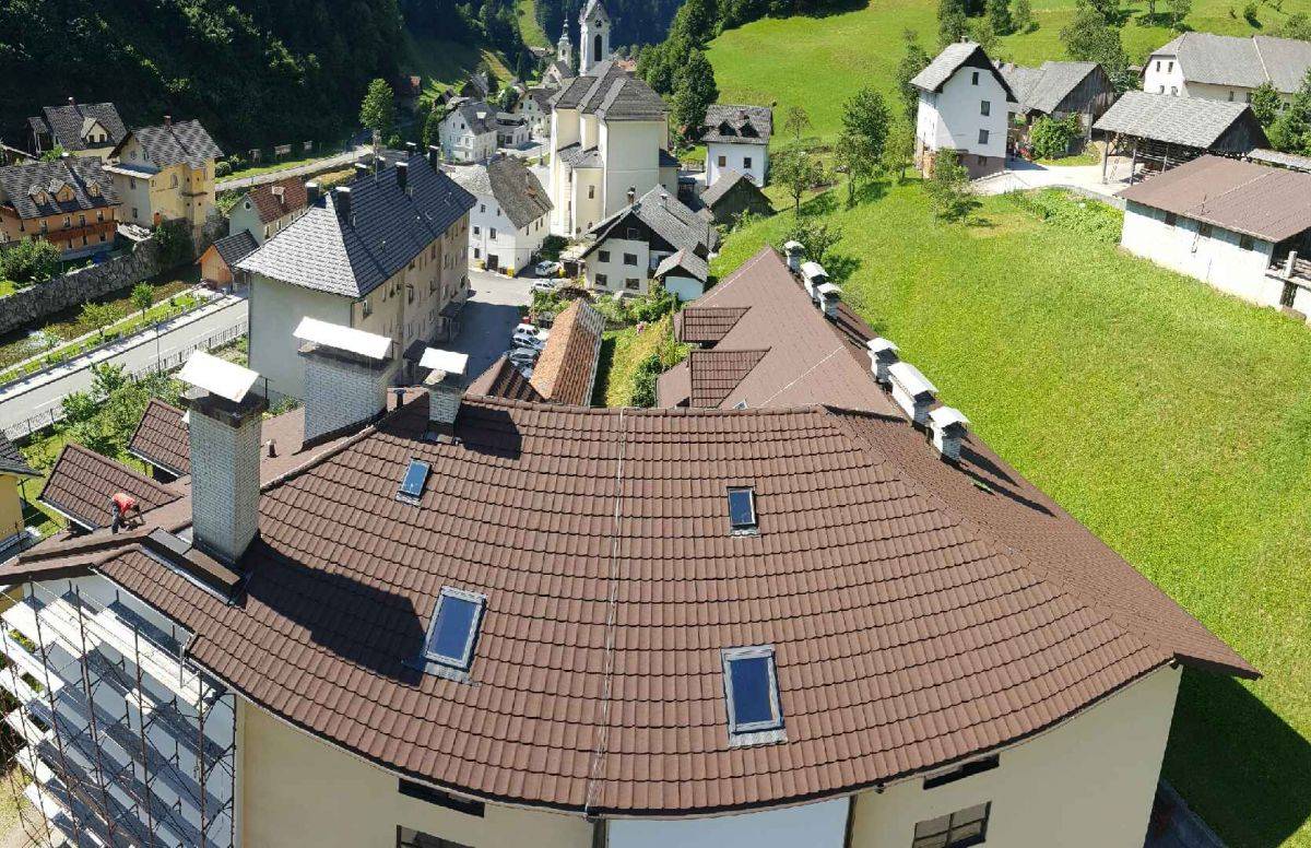 Večstanovanjska hiša