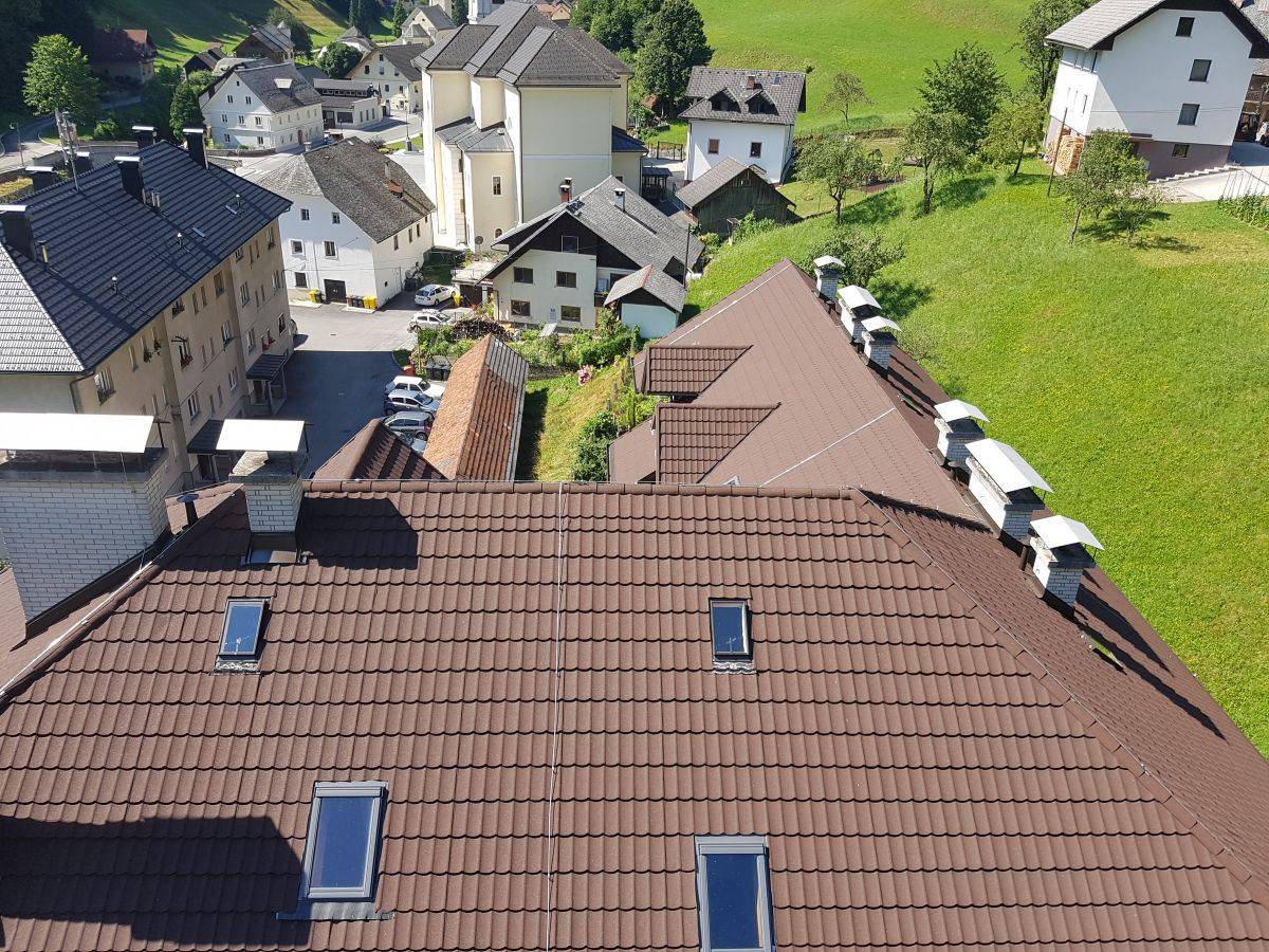 Večstanovanjska hiša