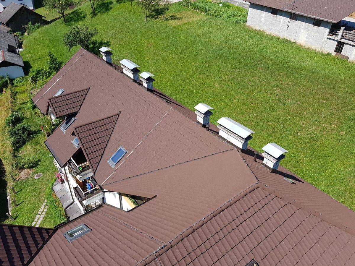 Večstanovanjska hiša