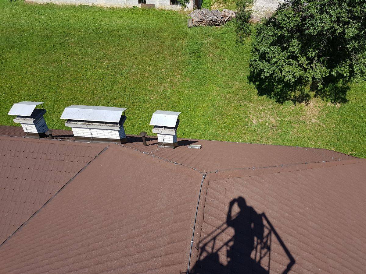 Večstanovanjska hiša