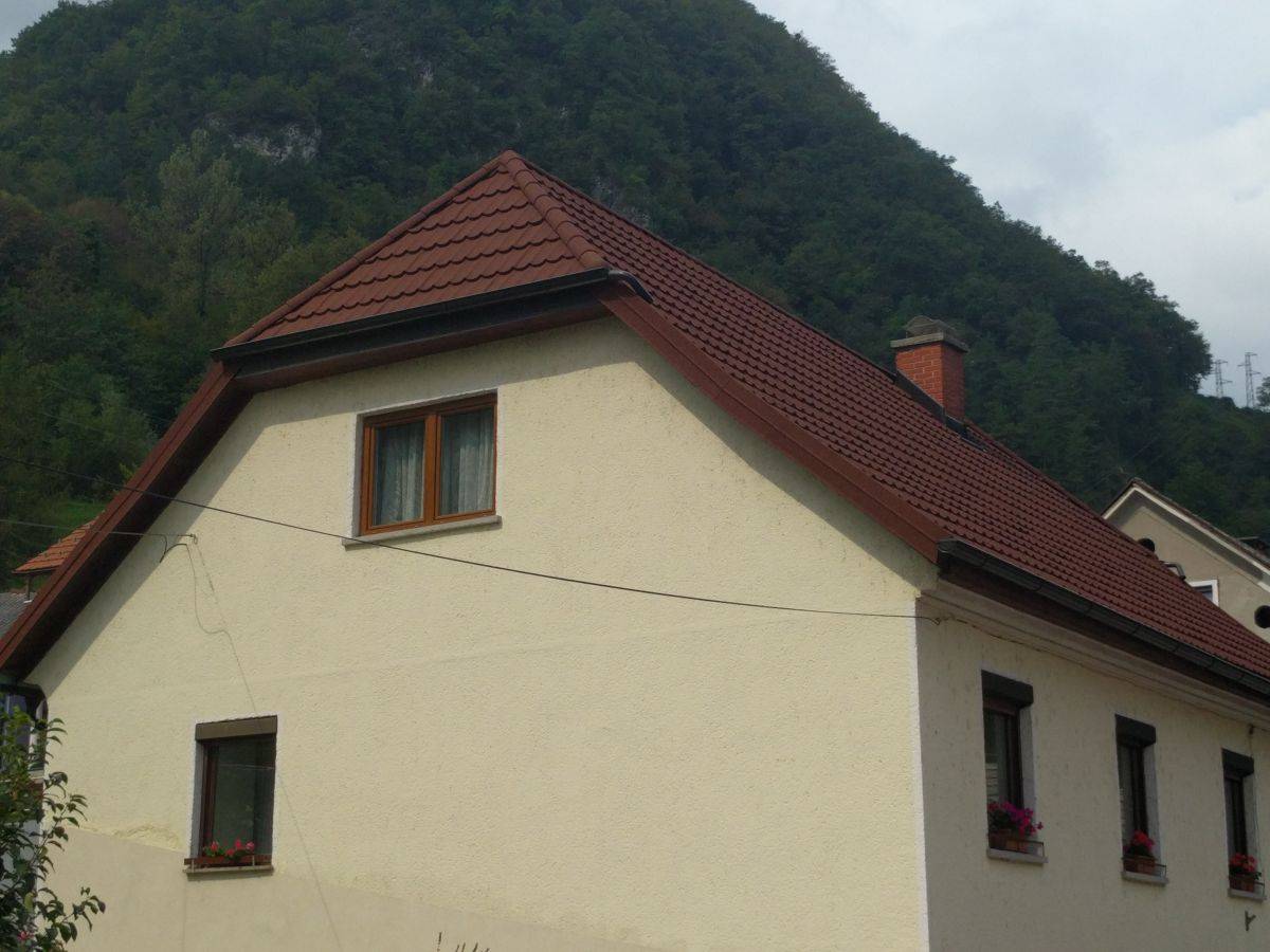 Večstanovanjska hiša