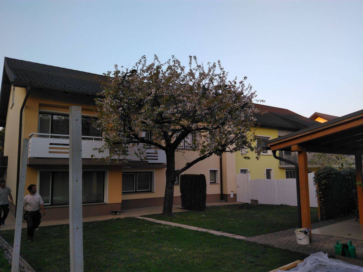 Večstanovanjska hiša