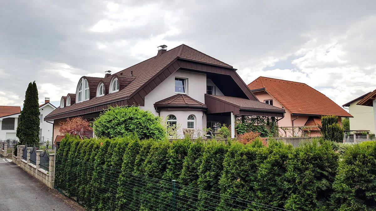 Večstanovanjska hiša