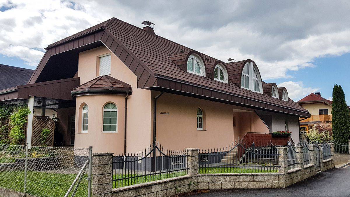 Večstanovanjska hiša