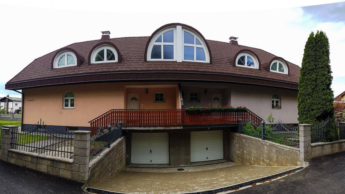 Večstanovanjska hiša