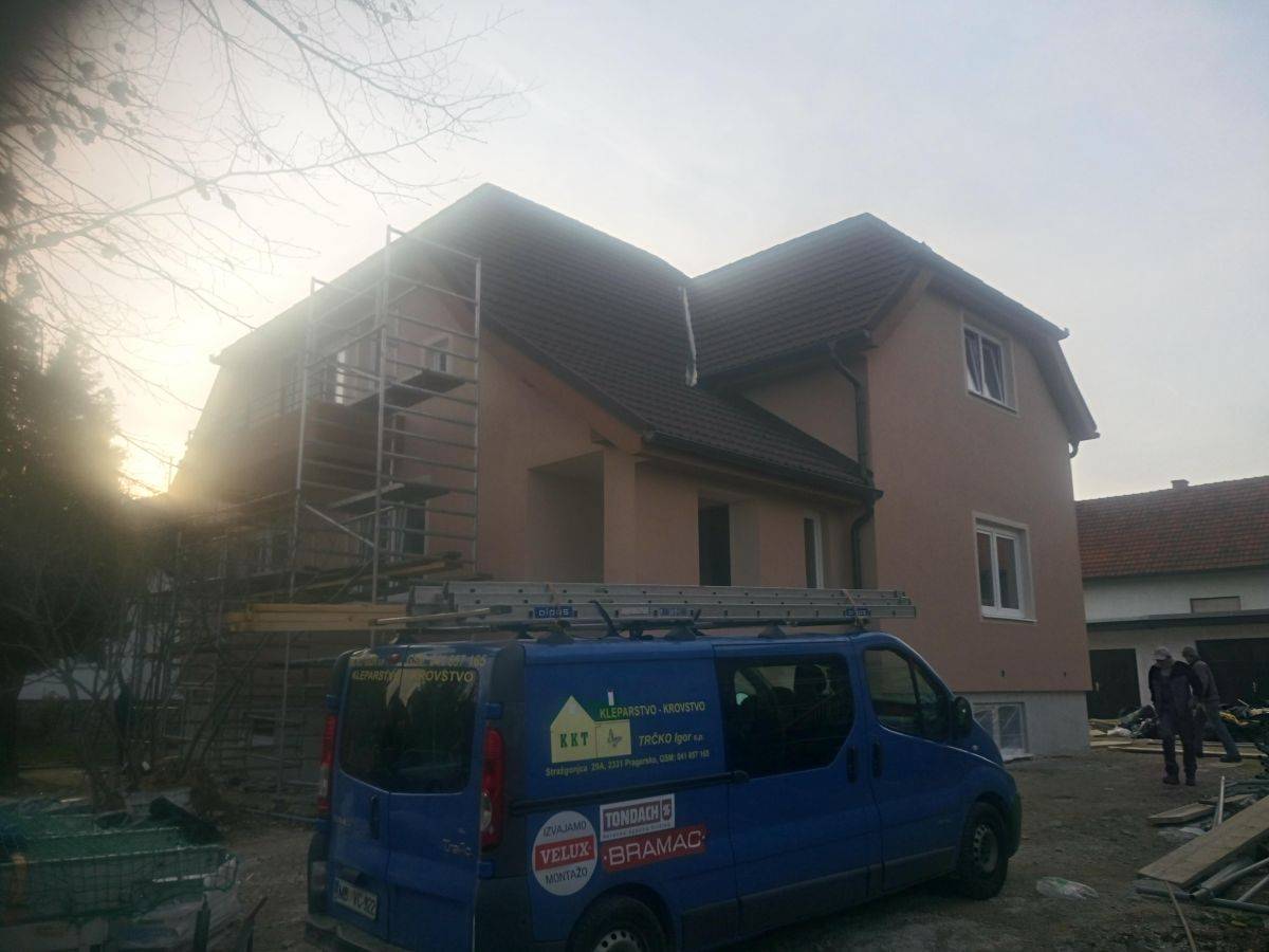 Večstanovanjska hiša