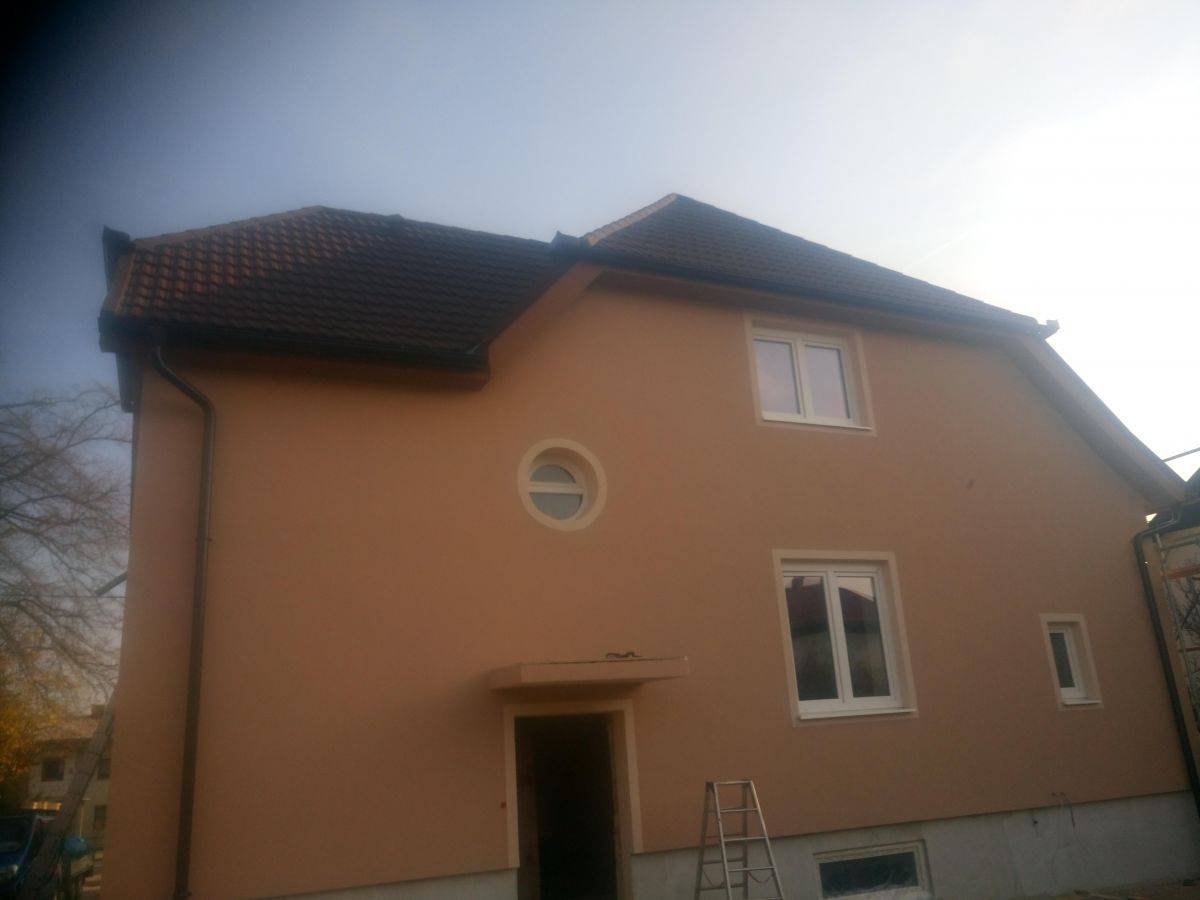 Večstanovanjska hiša