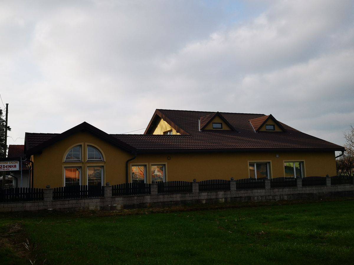 Večstanovanjska hiša