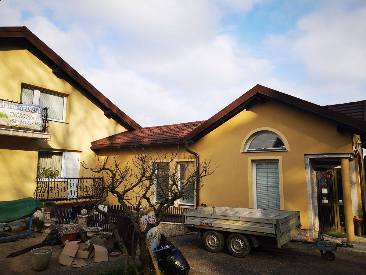 Večstanovanjska hiša