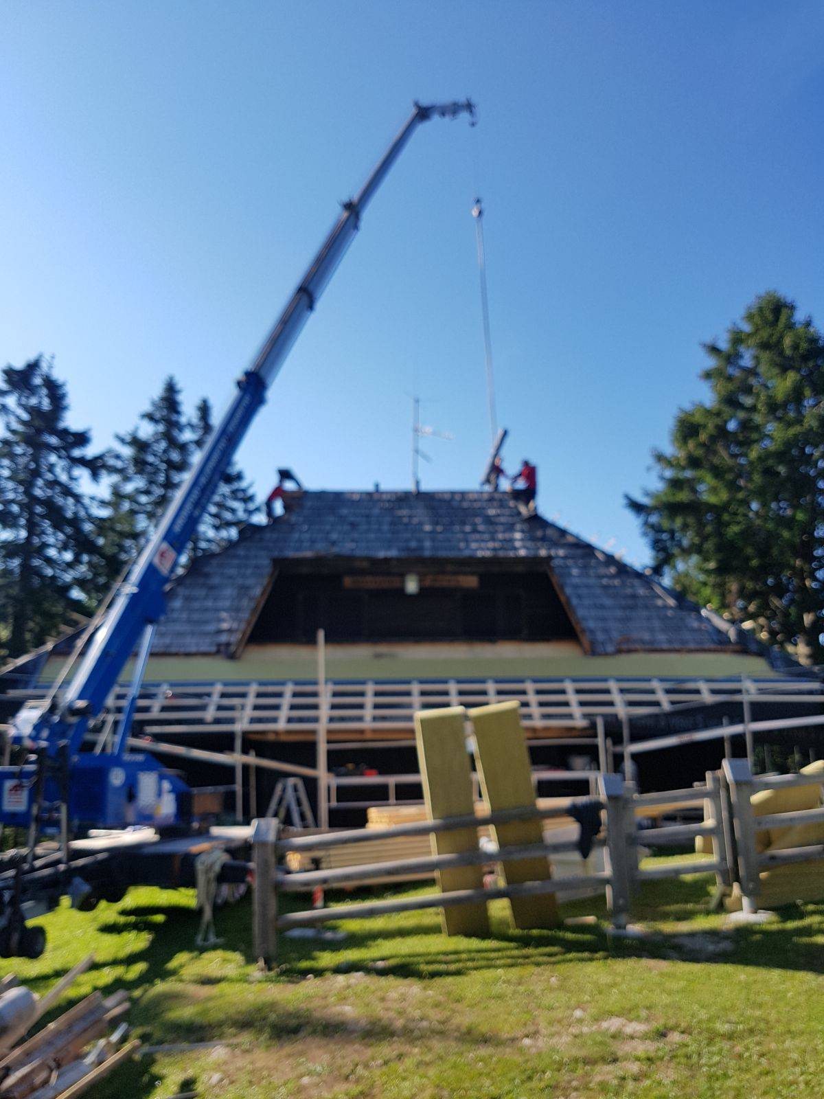 Večstanovanjska hiša