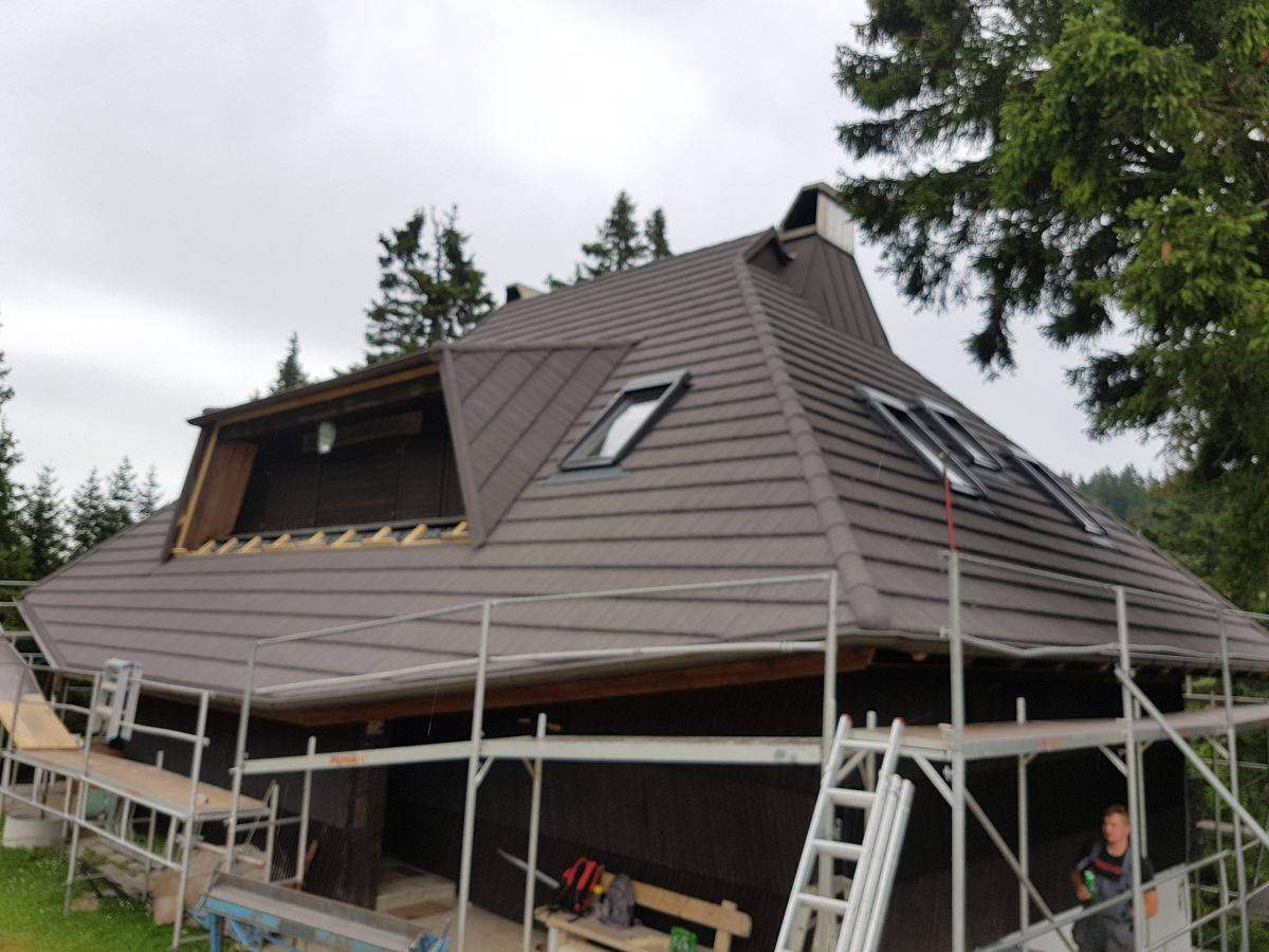 Večstanovanjska hiša