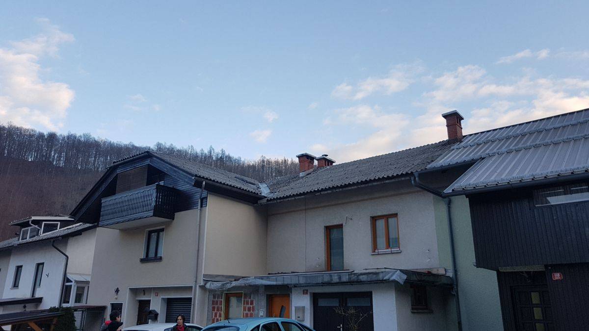 Večstanovanjska hiša