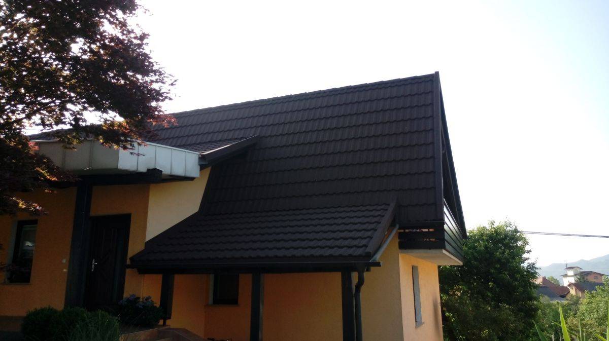 Večstanovanjska hiša